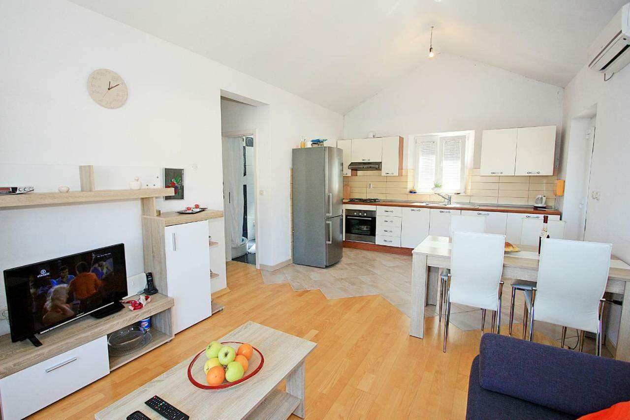 Apartmani Nila プチシャ エクステリア 写真
